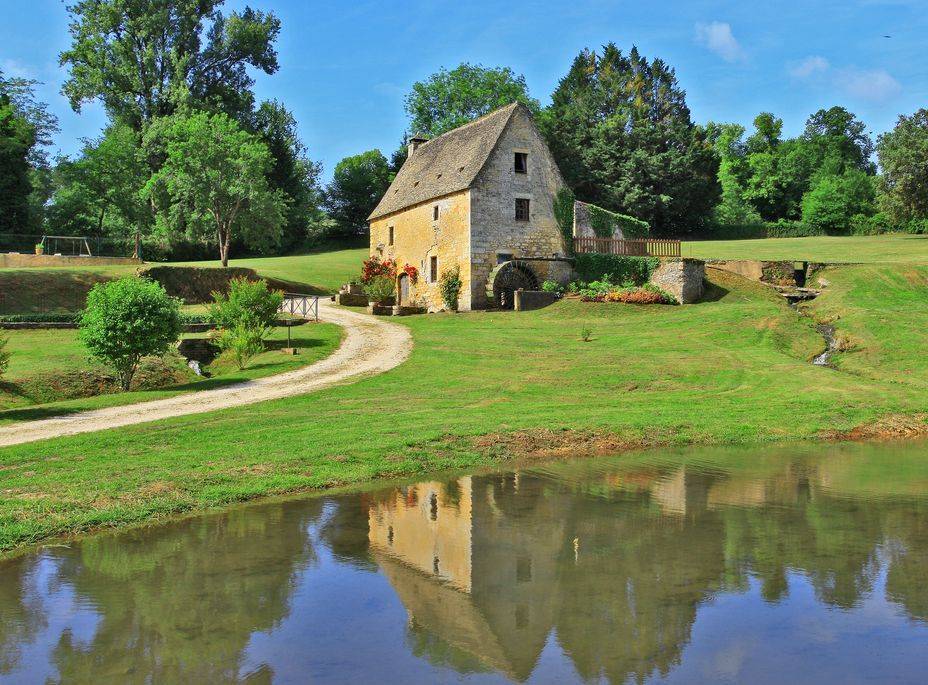 Book now Le Petit Moulin in the Dordogne at Dordognemaison.com